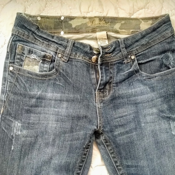 Red Rivet denim wash jeans - Picture 4 of 5